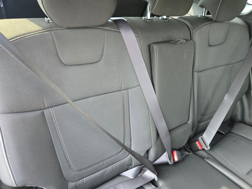 Used 2022 Gray Hyundai SEL image 18