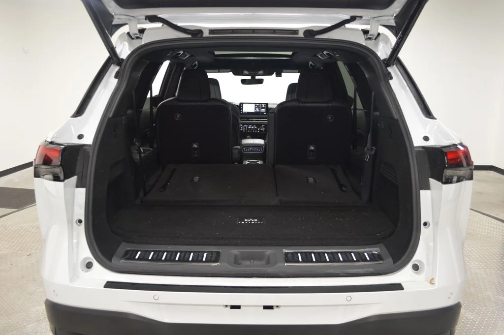 Certified Used 2026 White INFINITI SPORT image 36