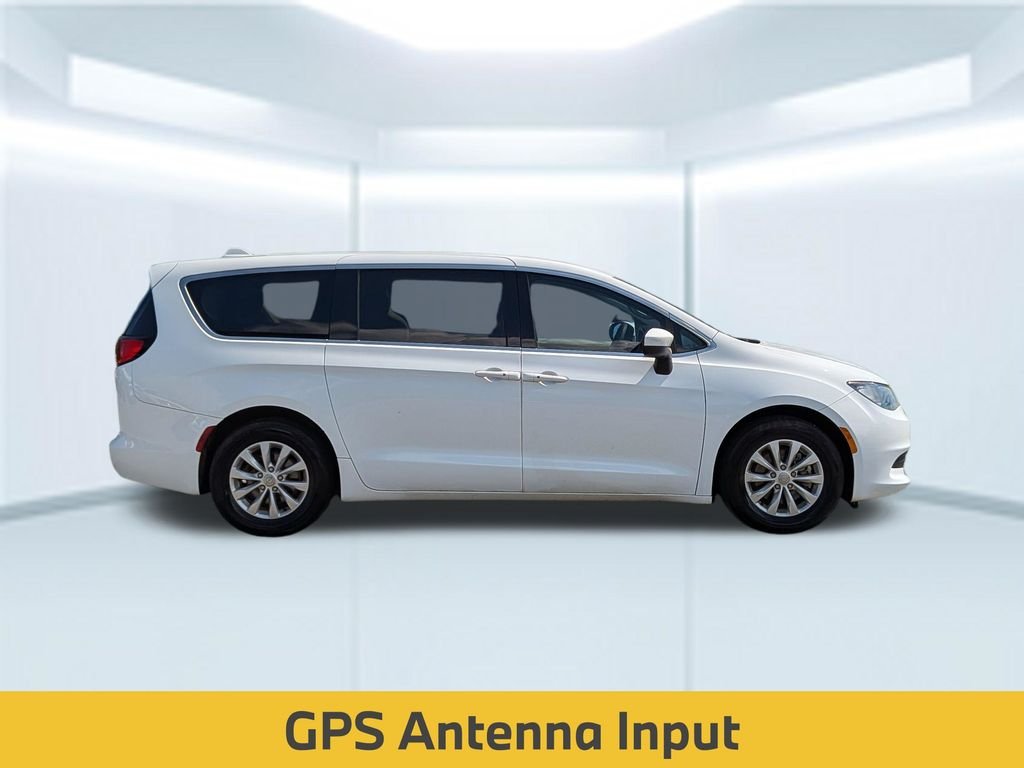 Used 2017 White Chrysler Touring image 9