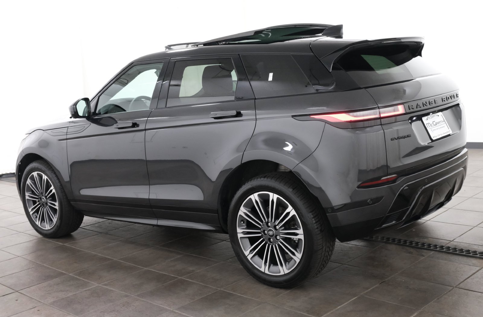 Used 2024 Carpathian Gray Premium Metallic Land Rover Dynamic image 3