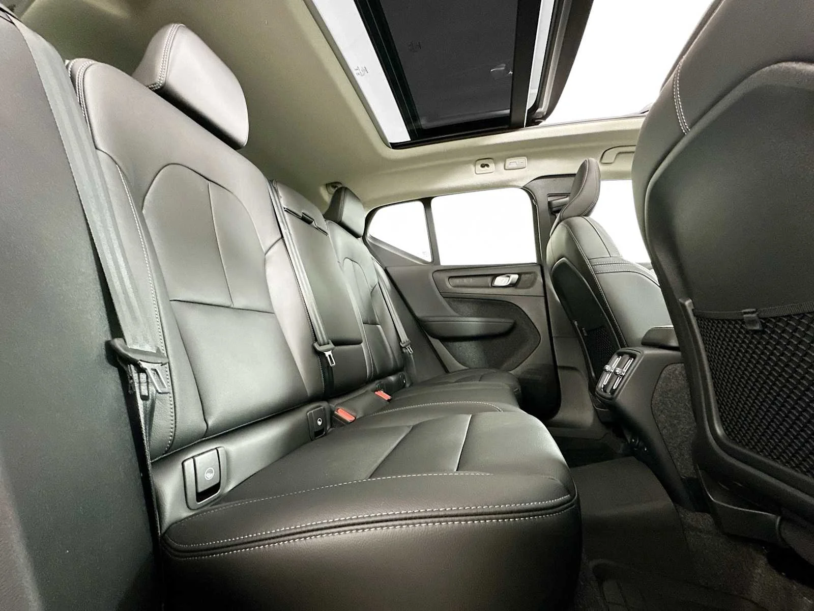 2025 Volvo XC40 Core - Photo 25