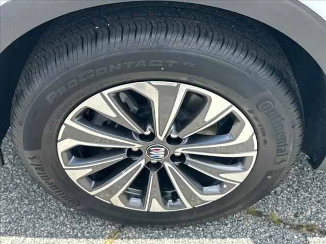 New 2026 Iridescent White Tricoat Buick Preferred image 18