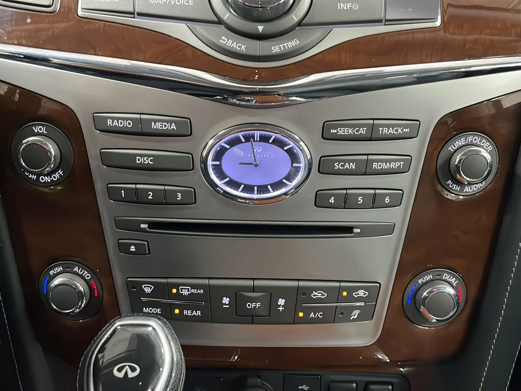 Used 2019 Black INFINITI LUXE image 21