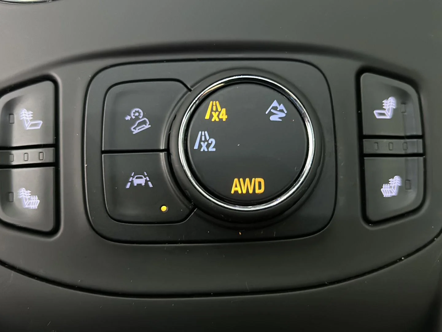 Used 2023 Summit White GMC SLE image 24