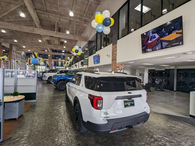 Used 2025 Granite Crystal Metallic Clearcoat Ram Limited image 38