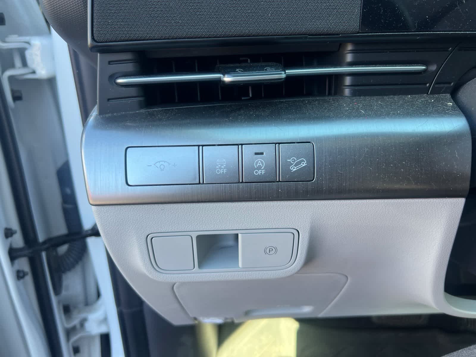 Certified Used 2025 Atlas White Hyundai SE image 15
