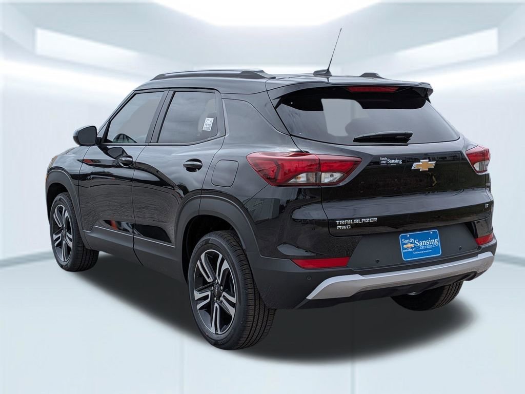 New 2026 Mosaic Black Metallic Chevrolet LT image 4