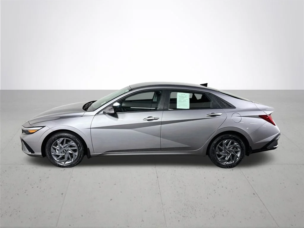 Used 2025 Fluid Metal Hyundai Blue image 9