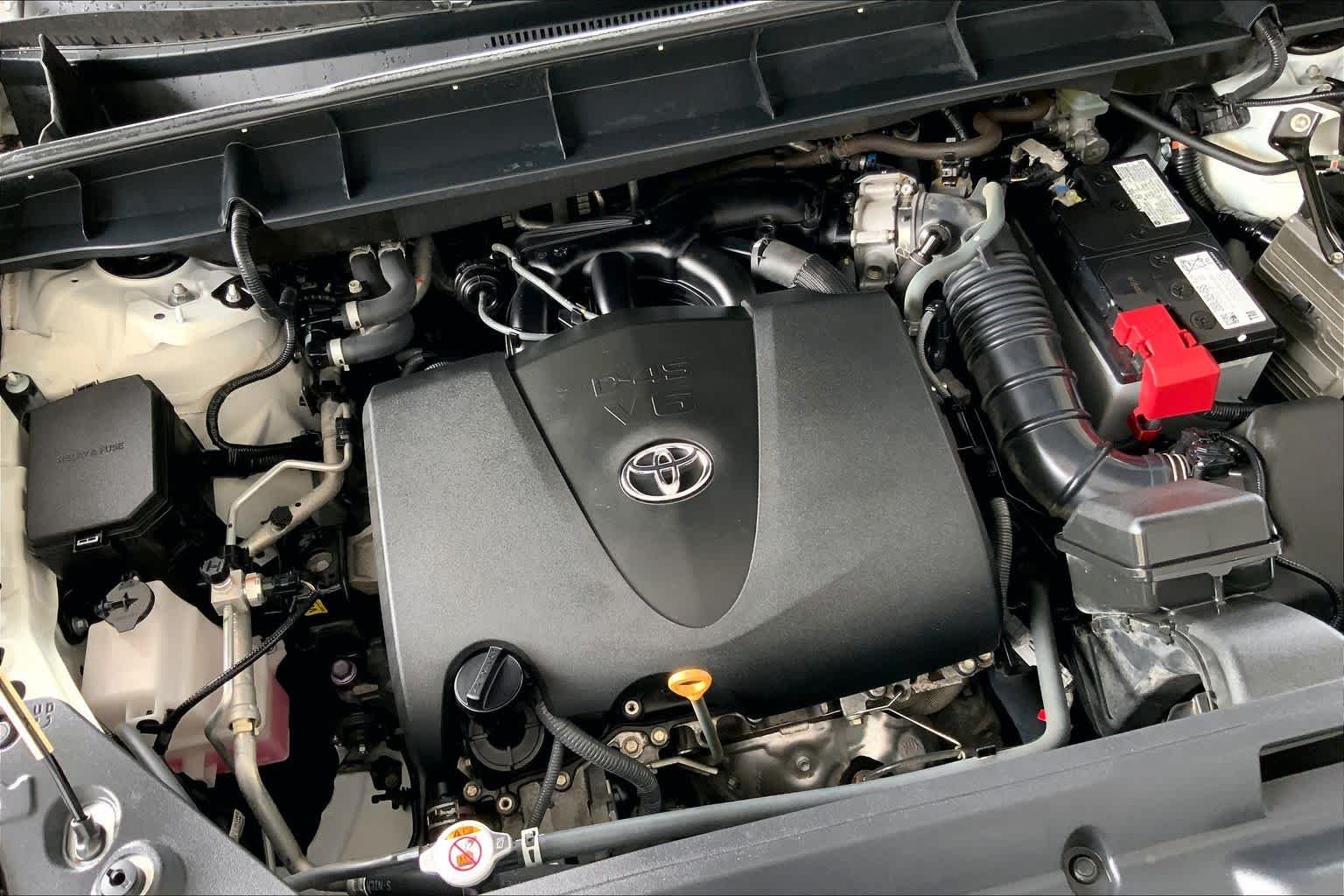 Used 2021 Blizzard Pearl Toyota Platinum image 31
