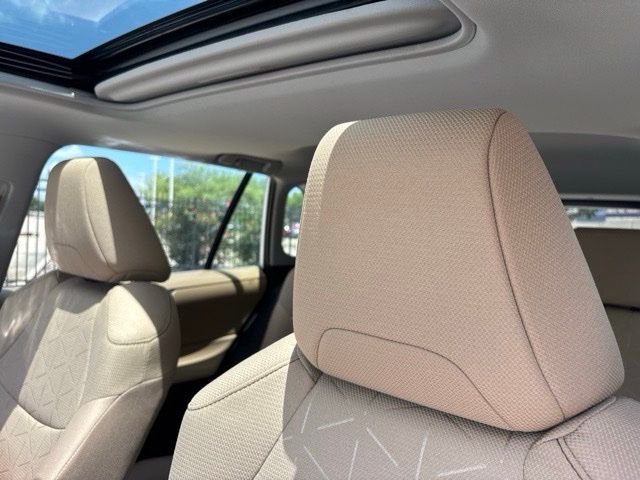 Used 2025 White Toyota XLE image 9