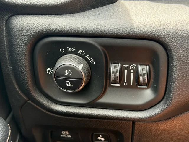 Used 2019 Silver Ram Laramie image 28