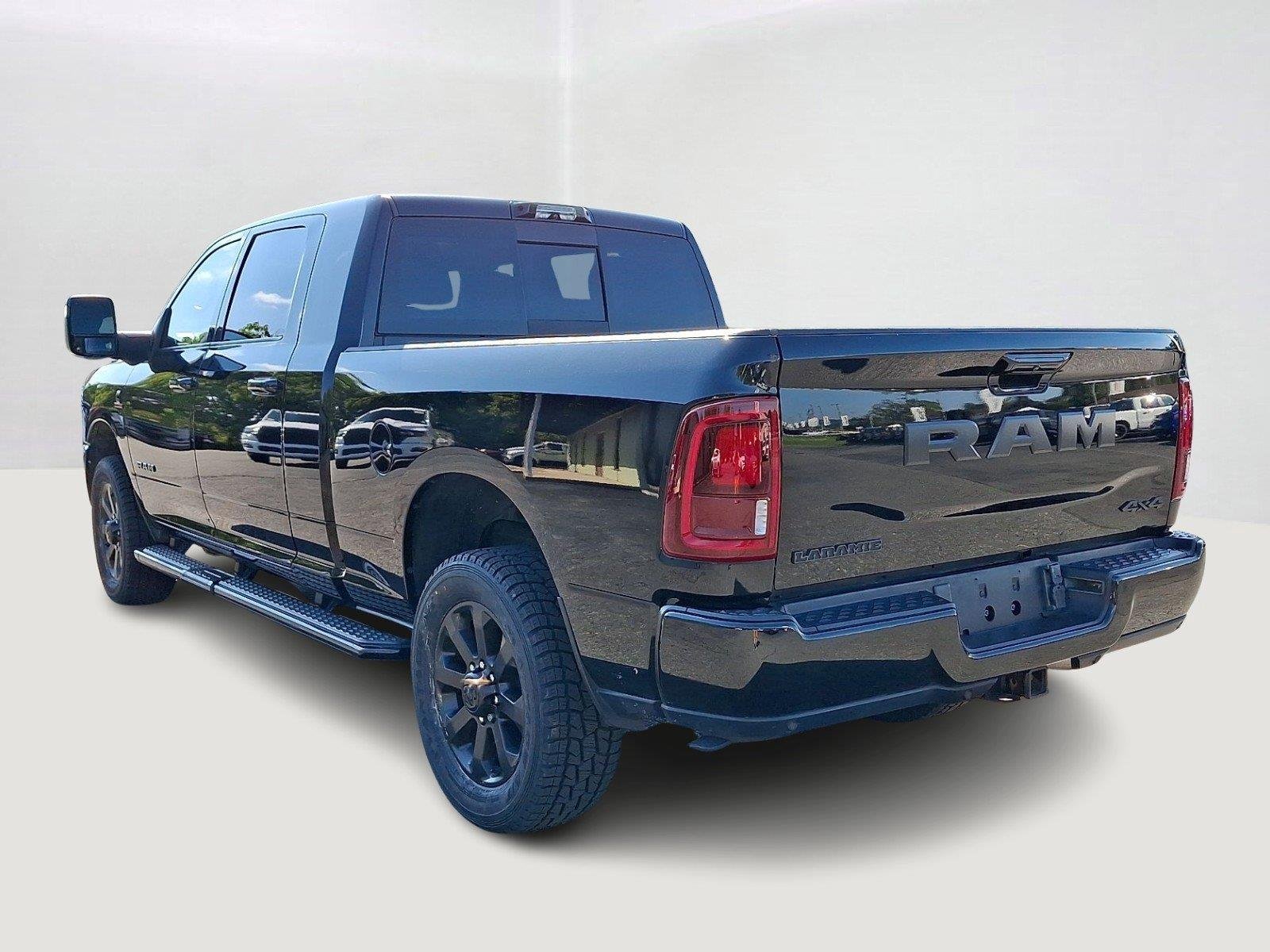 Used 2025 Diamond Black Crystal Pearlcoat Ram Laramie image 4