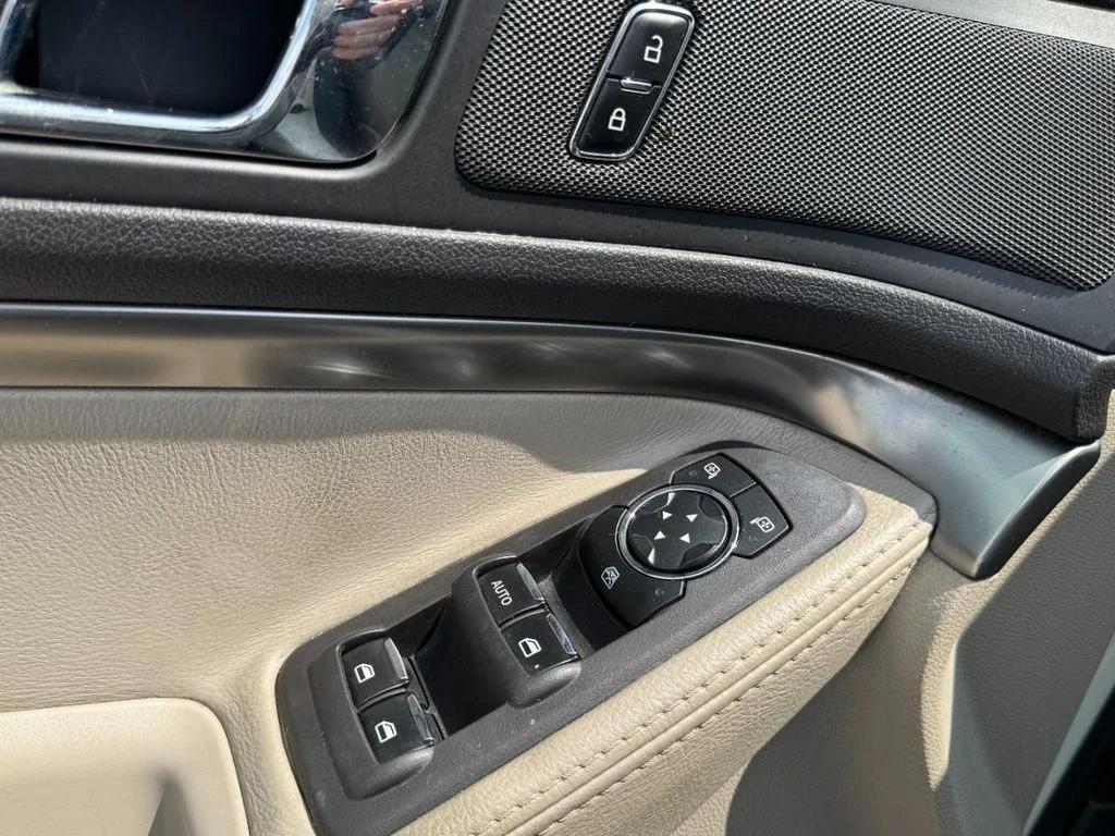 Used 2014 Oxford White Ford Base image 16
