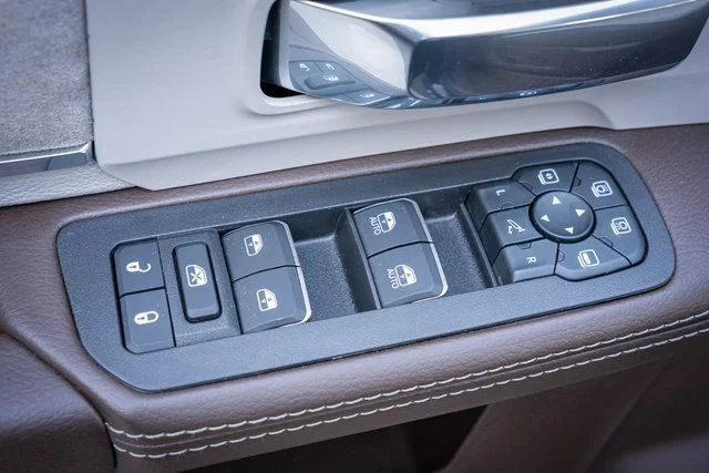 2026 RAM 3500 Laramie - Photo 15