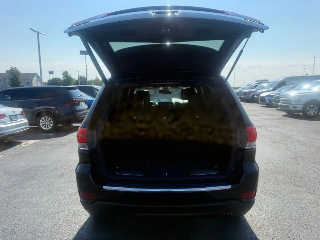Used 2015 Brilliant Black Crystal Pearlcoat Jeep Limited image 45