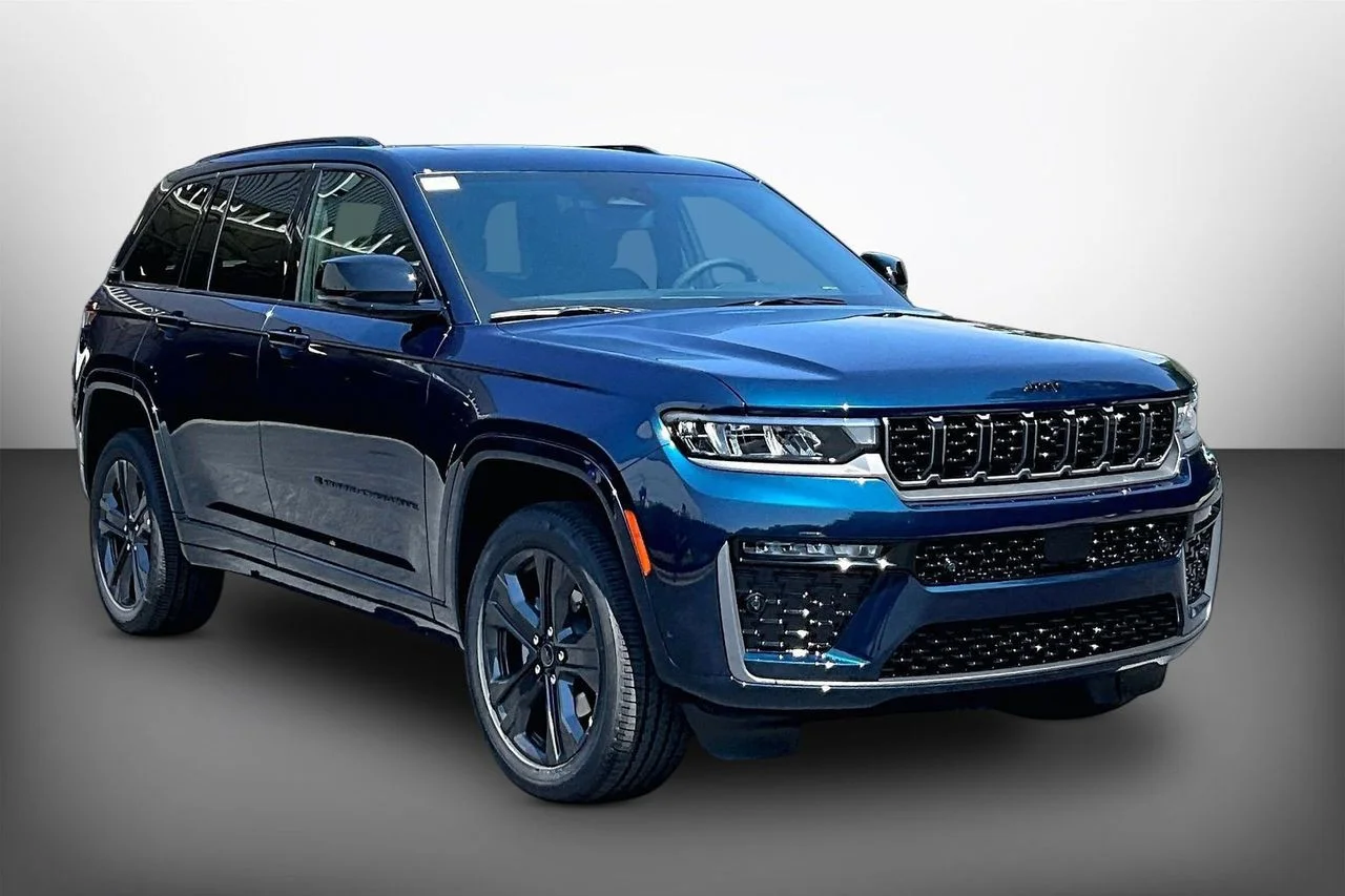 New 2027 Fathom Blue Pearl-Coat Paint Jeep Limited Reserve image 2