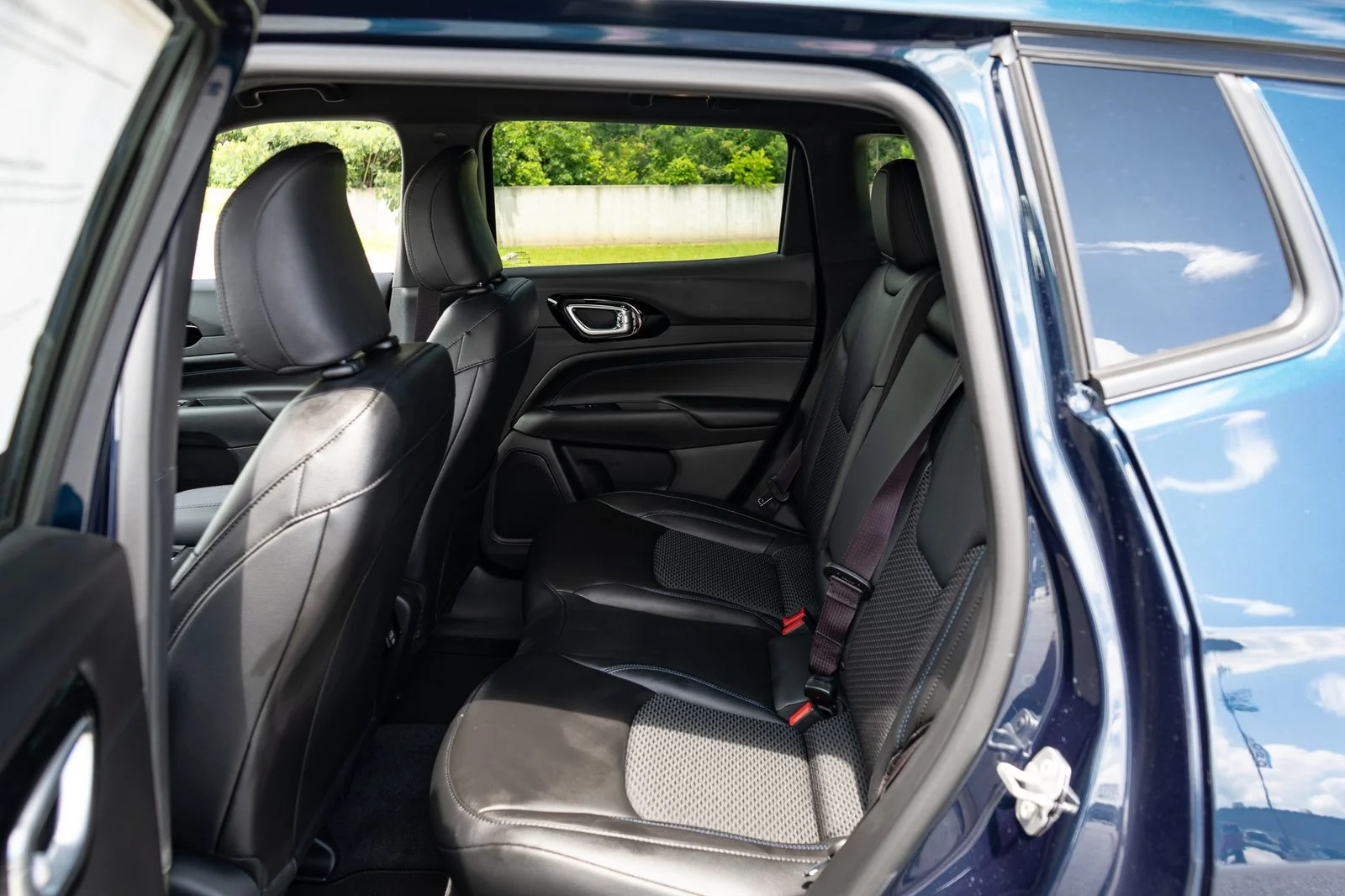 New 2026 Blue Jeep Latitude image 18