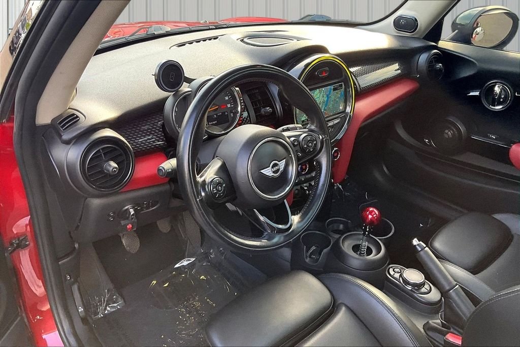 Used 2016 Red MINI Base image 15
