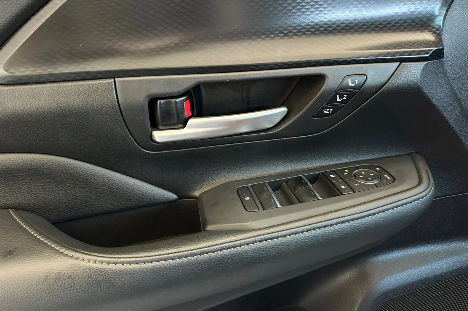 Used 2025 Red Toyota MAX Platinum image 10