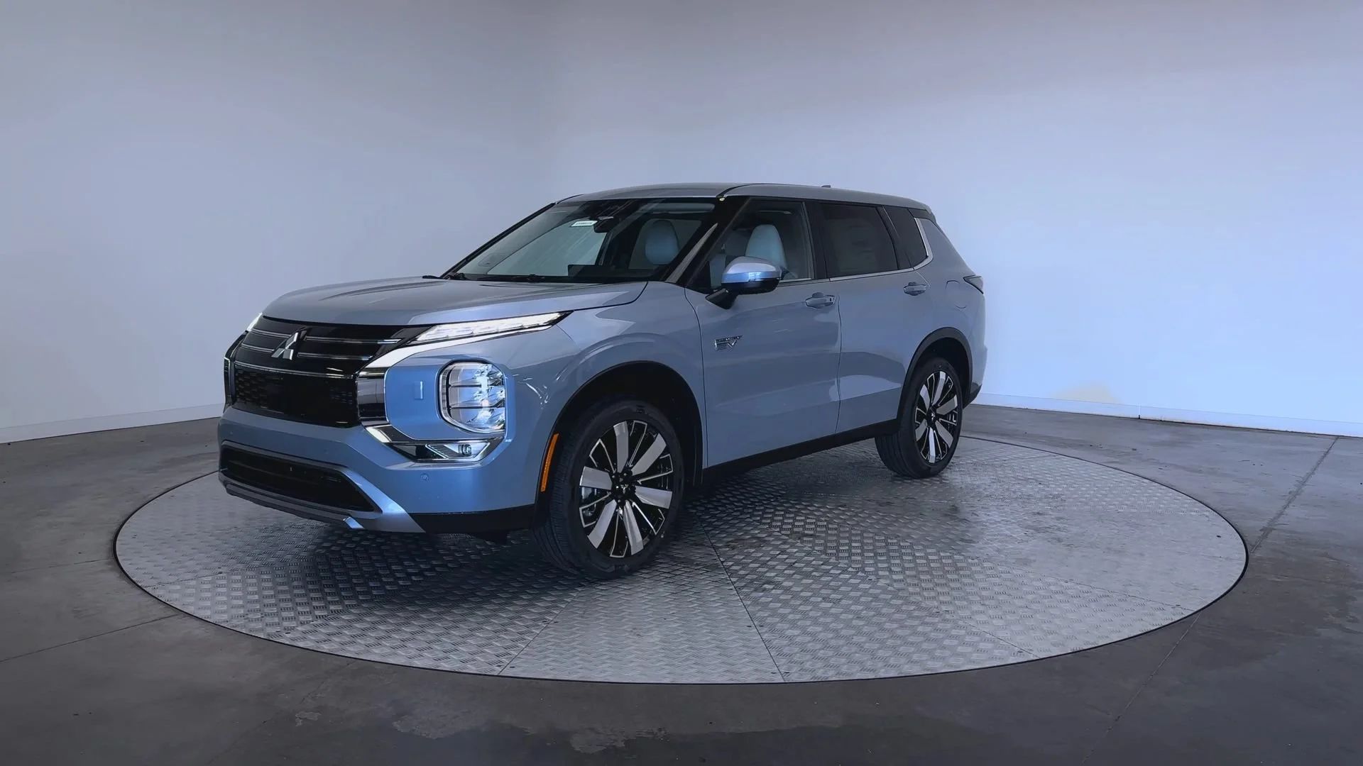 New 2026 Moonstone Gray Metallic Mitsubishi SE image 4