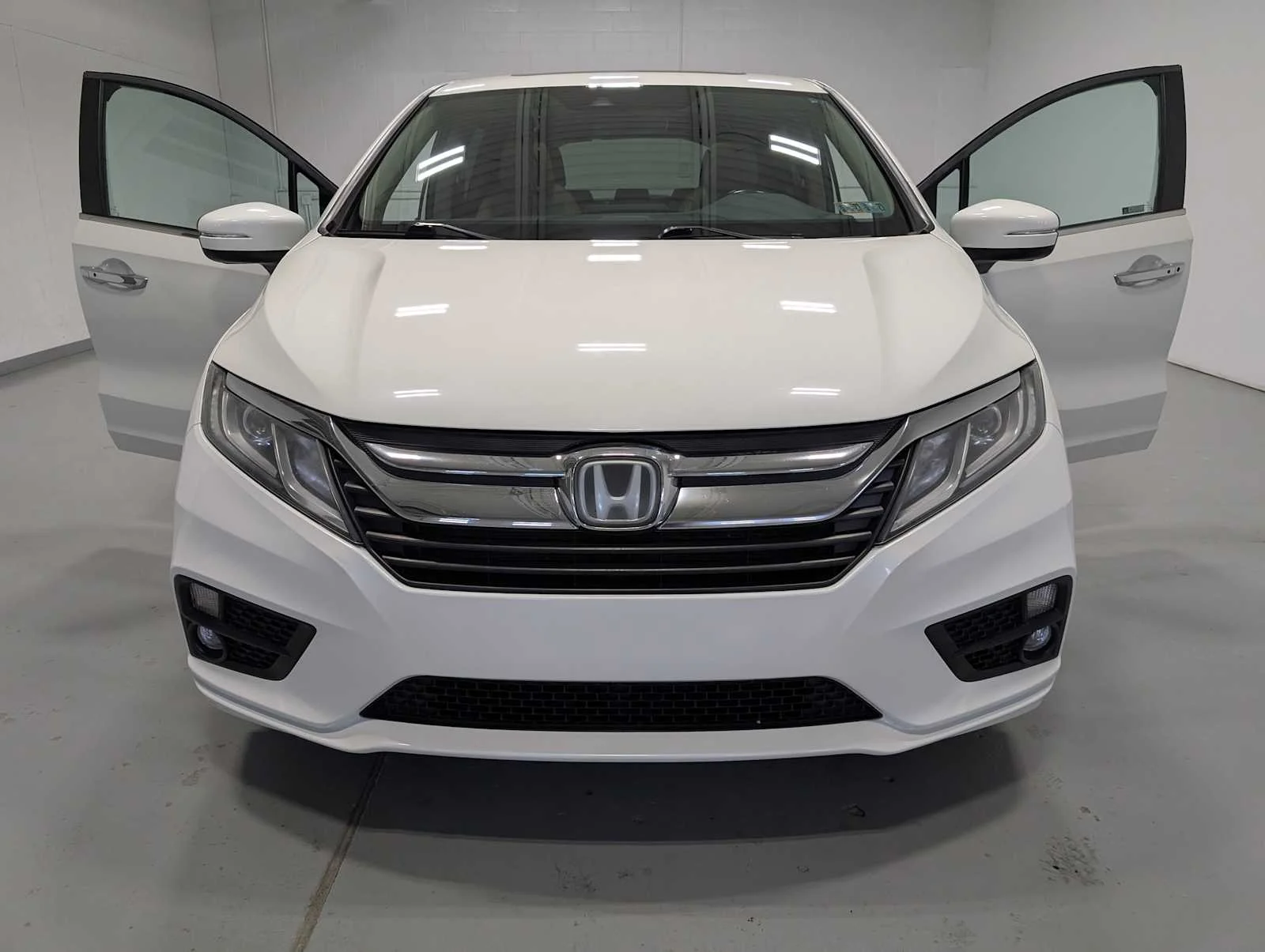 Used 2019 White Diamond Pearl Honda EX-L image 15