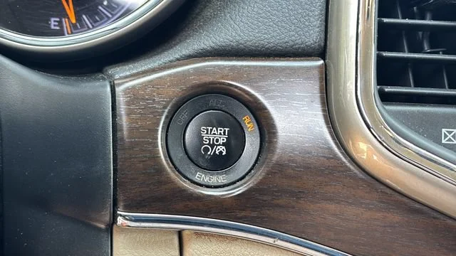 Used 2015  Jeep Limited image 29