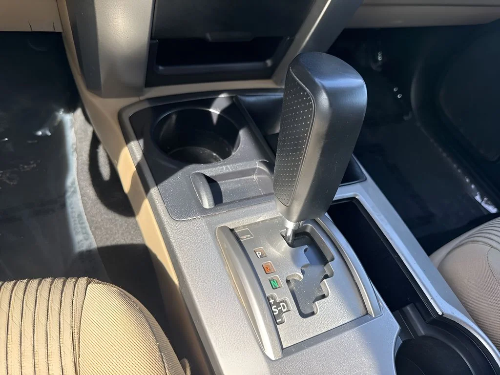 Used 2010 White Toyota SR5 image 17