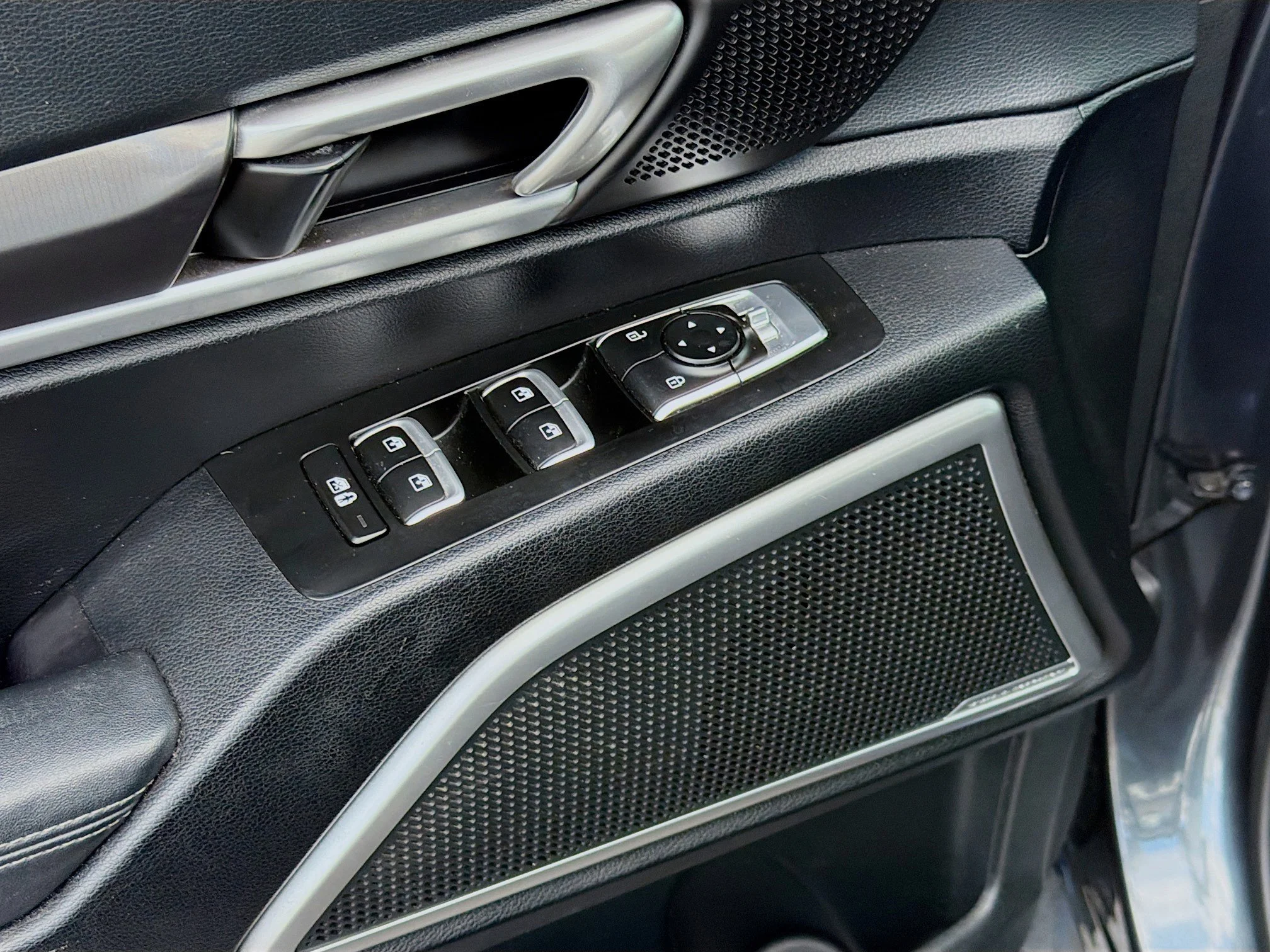 Used 2024 Gravity Gray Kia S image 21