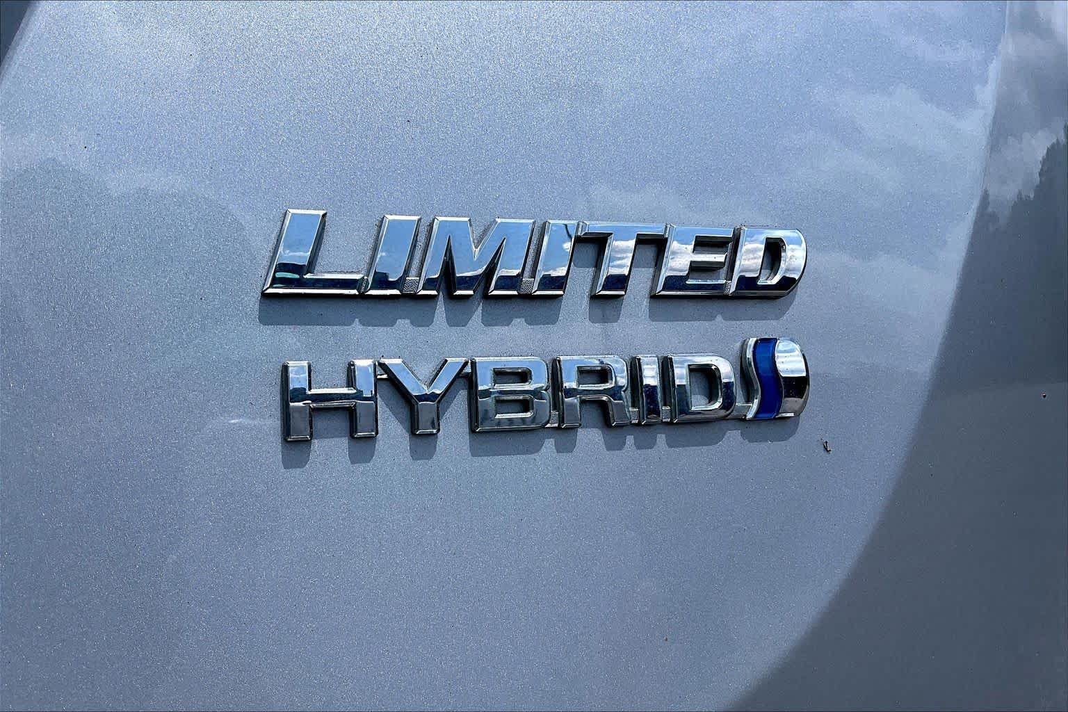 Used 2017 Silver Sky Metallic Toyota Limited image 10