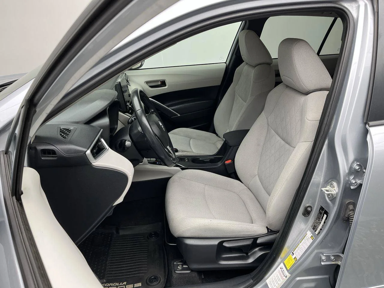 2022 Toyota Corolla Cross LE - Photo 8