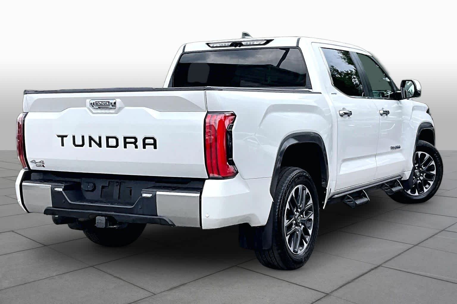 Used 2025 Wind Chill Pearl Toyota Limited image 13