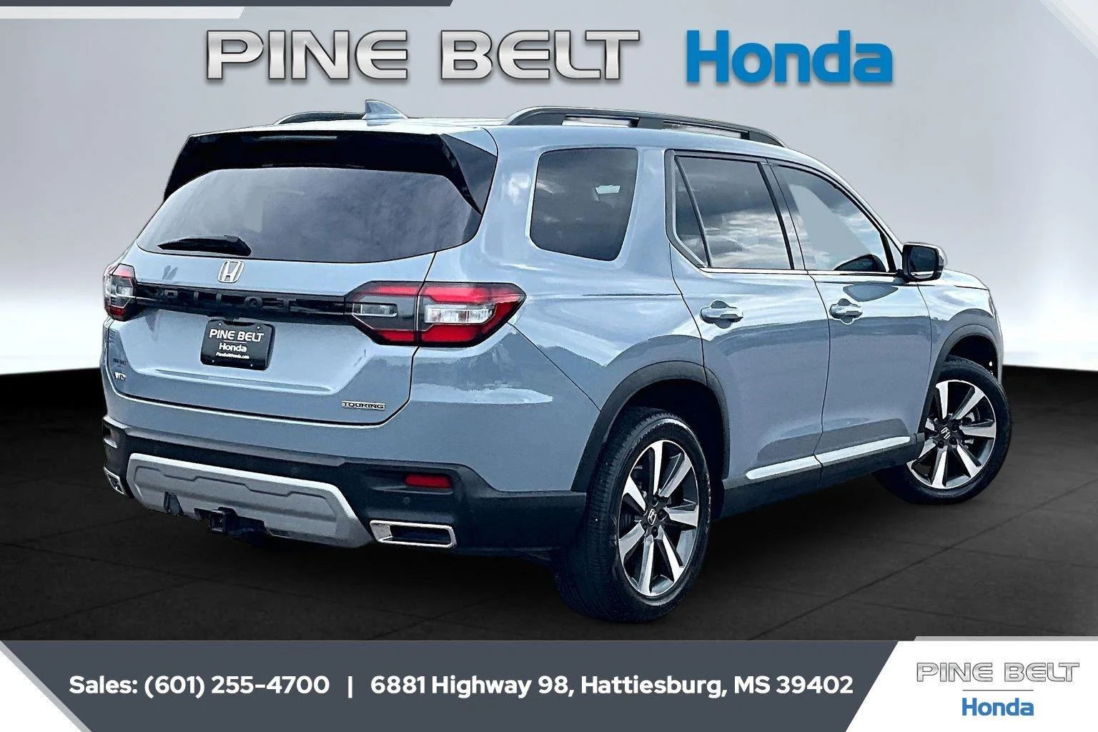 Used 2024 Sonic Gray Pearl Honda Touring image 11