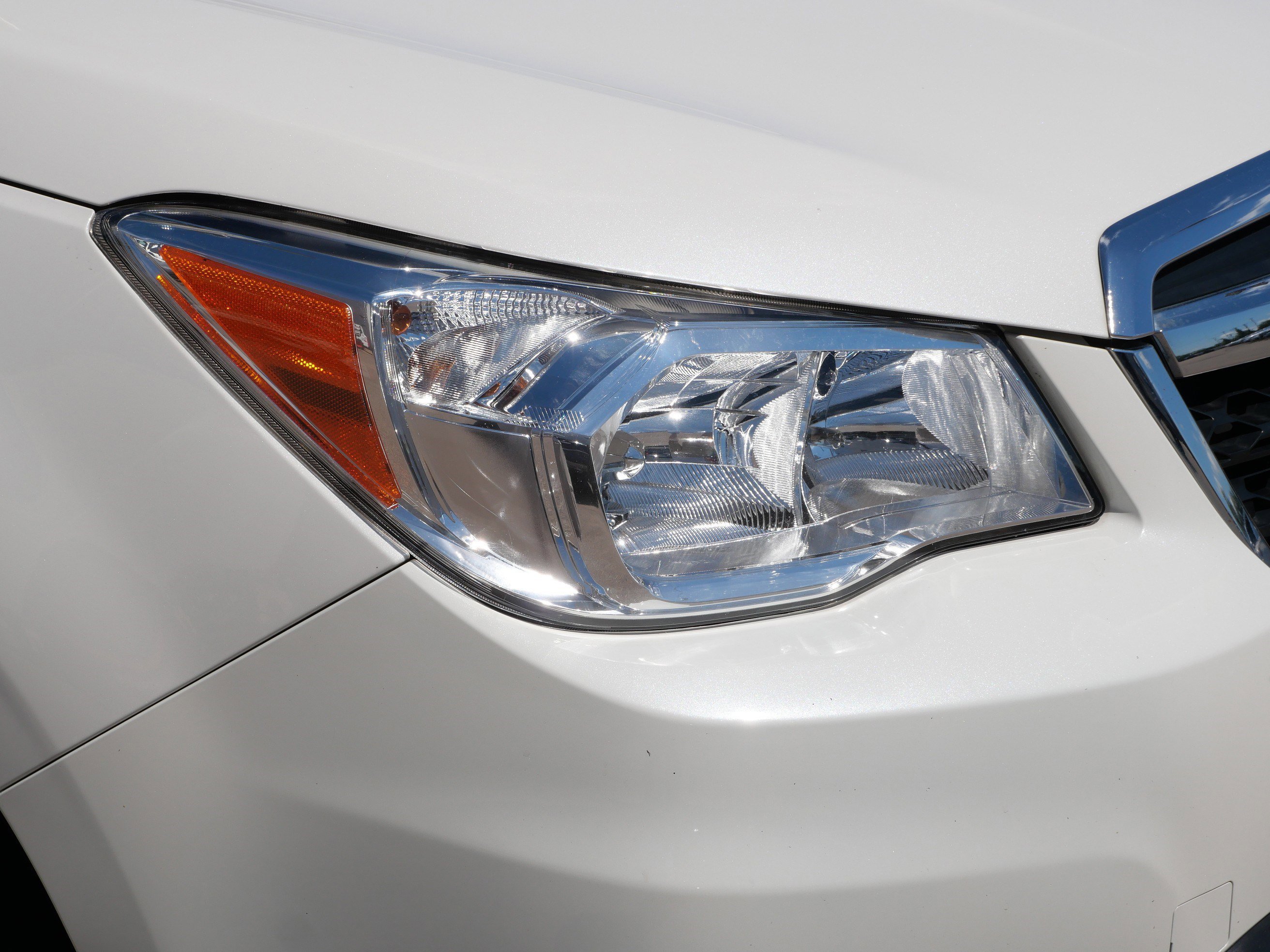 Used 2016 Crystal White Pearl Subaru 2.5i Premium image 16