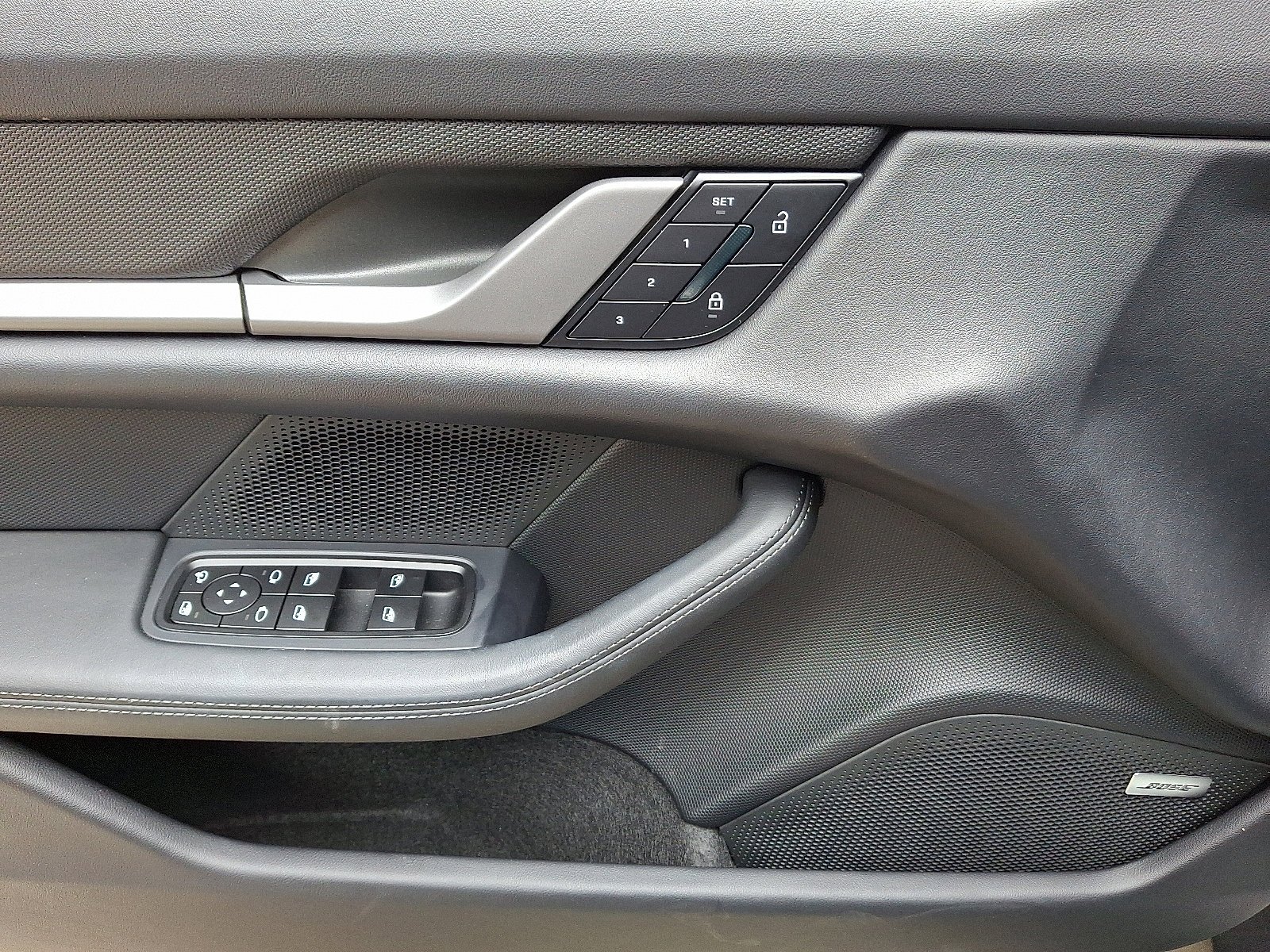 2025 Porsche Taycan Base - Photo 15