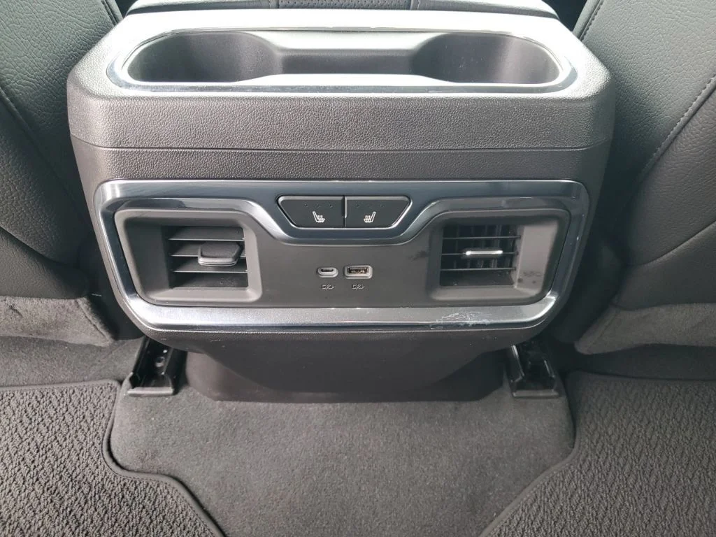 Used 2024  GMC Denali image 21