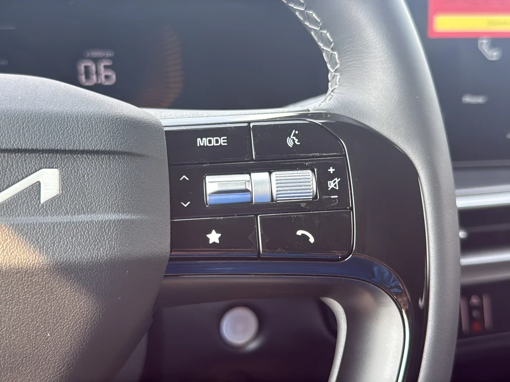 New 2026 Glacial White Pearl Kia LX image 17