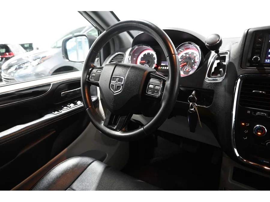 Used 2019 GRAY Dodge SXT Mobility Handicap Van image 24