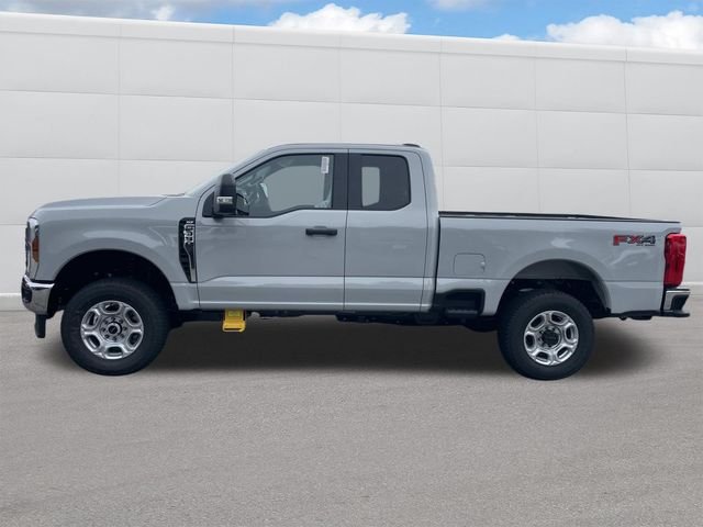 New 2026 Avalanche Ford F-350® XLT image 2