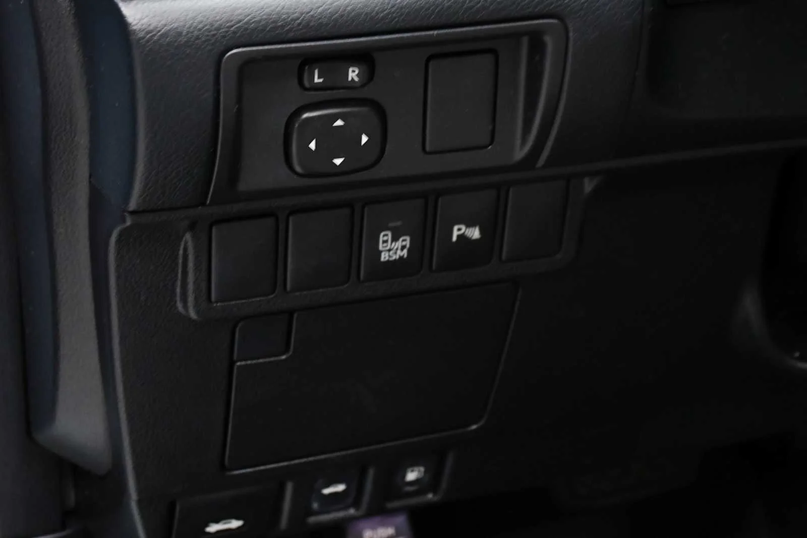 Used 2014 Cerulean Blue Metallic Lexus Hybrid image 14