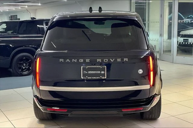 Used 2023 Blue Land Rover SV image 3
