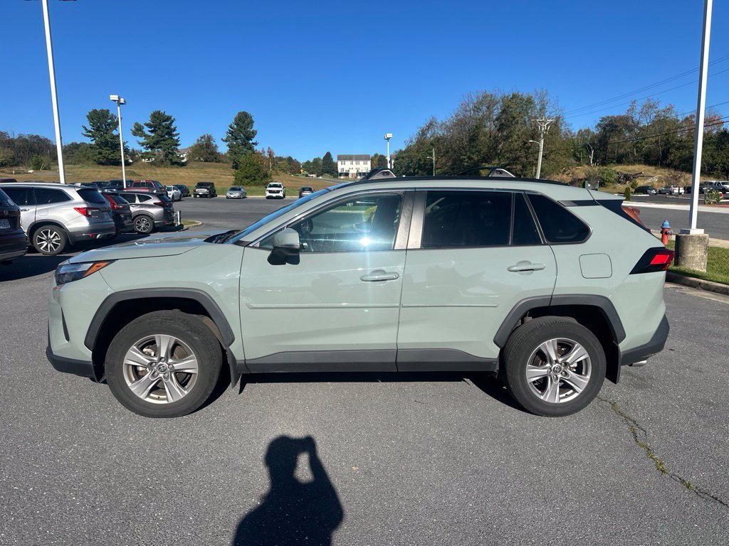 Used 2023  Toyota XLE image 6