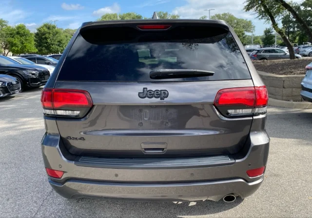 Used 2019 Gray Jeep Altitude image 4
