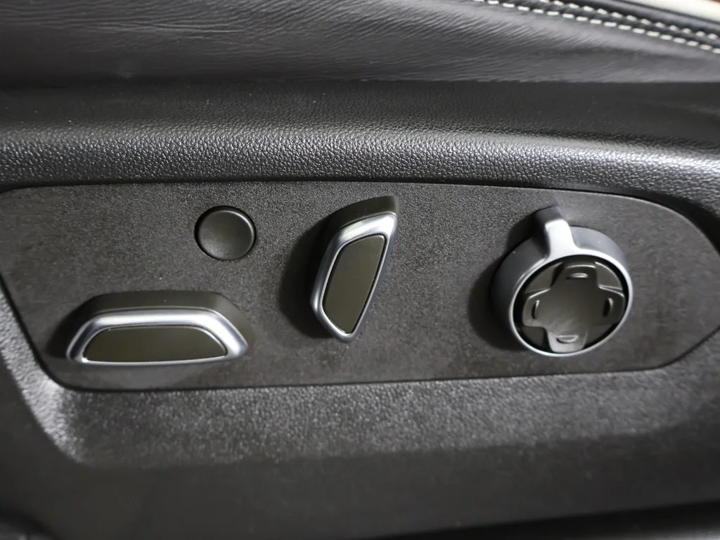 Used 2024 Onyx Black GMC Denali Ultimate image 41