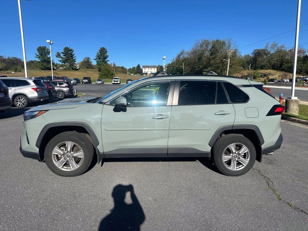 Used 2023  Toyota XLE image 6