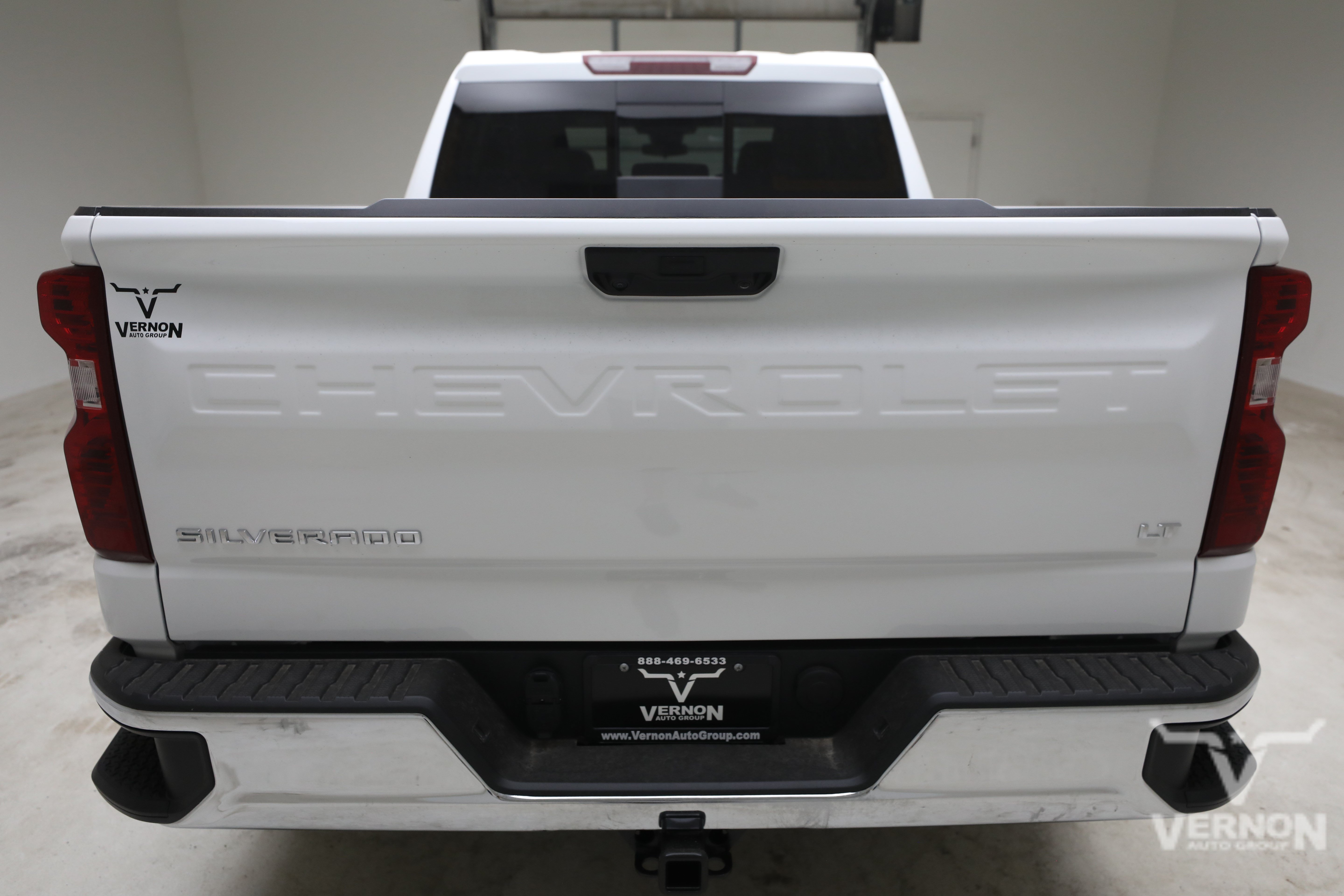New 2026 Summit White Chevrolet N image 4