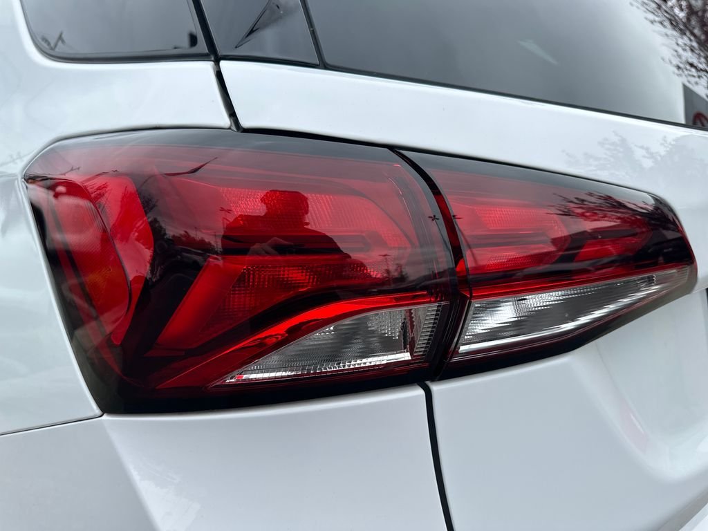 Used 2023 Summit White Chevrolet LT image 10