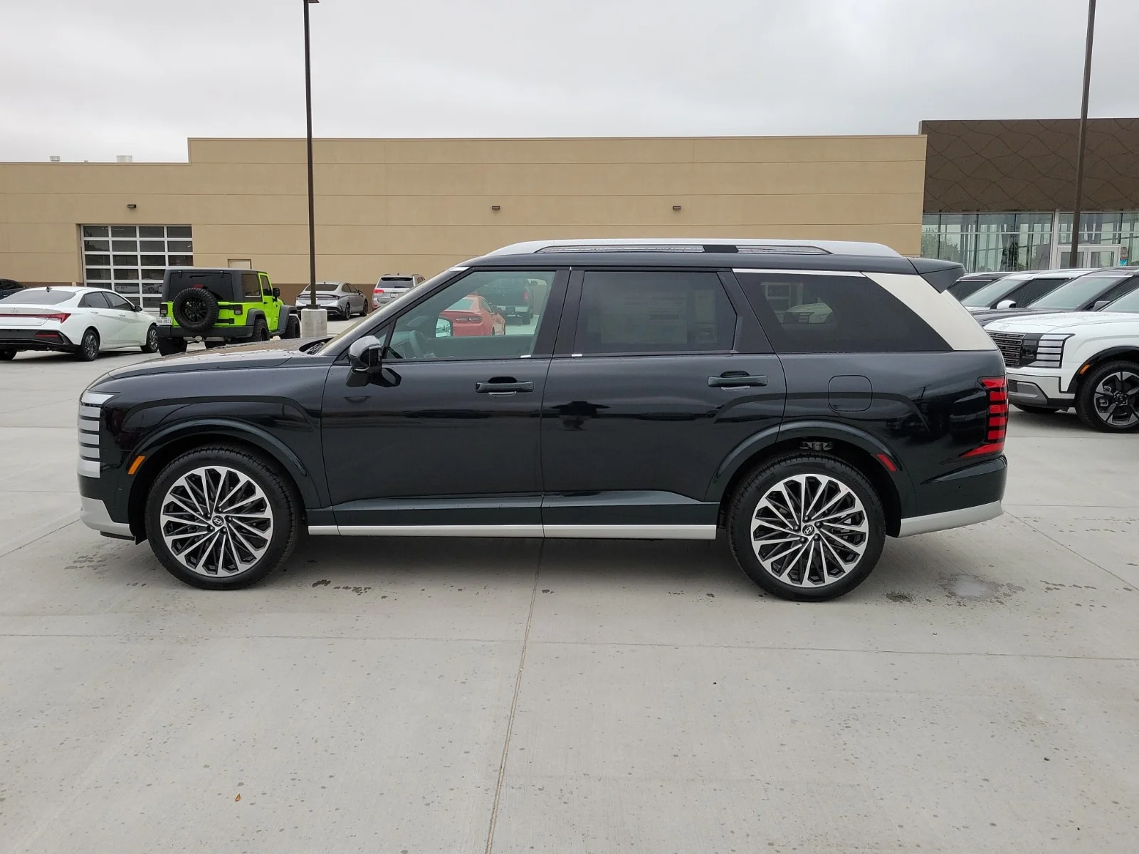 New 2027 Robust Emerald Hyundai Calligraphy 4dr All-Wheel Drive image 2