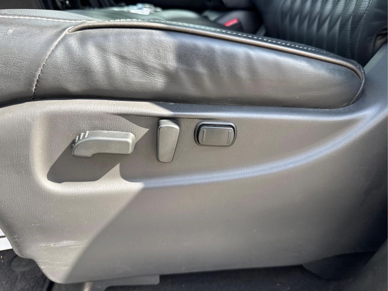 Used 2019  INFINITI  image 19