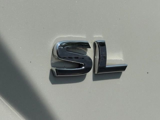 Used 2018 White Nissan SL image 9