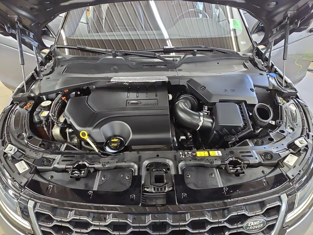 Used 2021  Land Rover Dynamic image 31